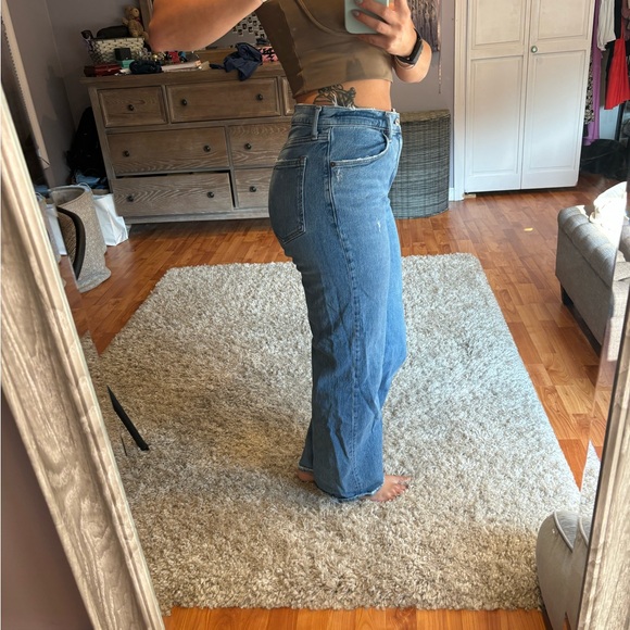 A&F 90’s Relaxed High Rise Jeans - Picture 2 of 6